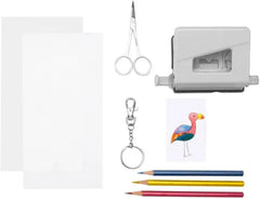 Bastelset mit Schere, Locher, Buntstiften, Vogelbild und Schlüsselanhänger für kreatives Kinderbasteln