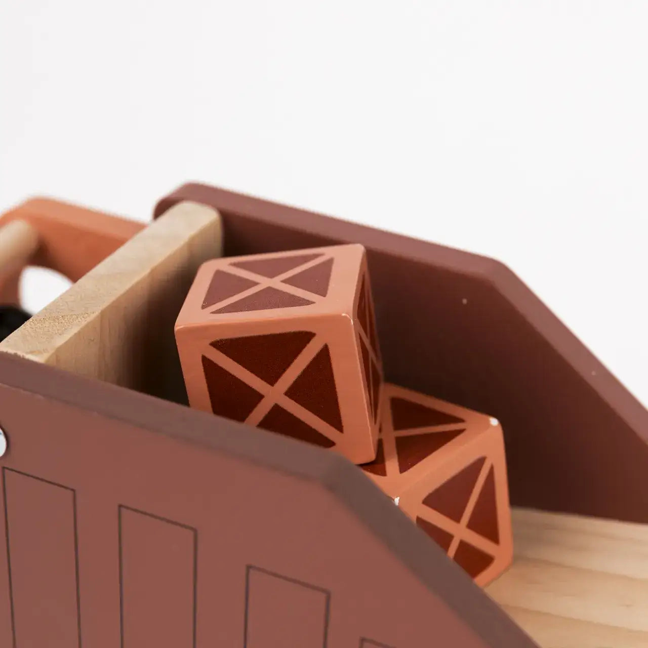 Robuster_Holz_LKW_mit_3_Containern_und_Vollgummiraedern_EGMONT_TOYS_Sonstiges_Holzspielzeug_5420023042170_136716899_10_1 - kunstundspiel 