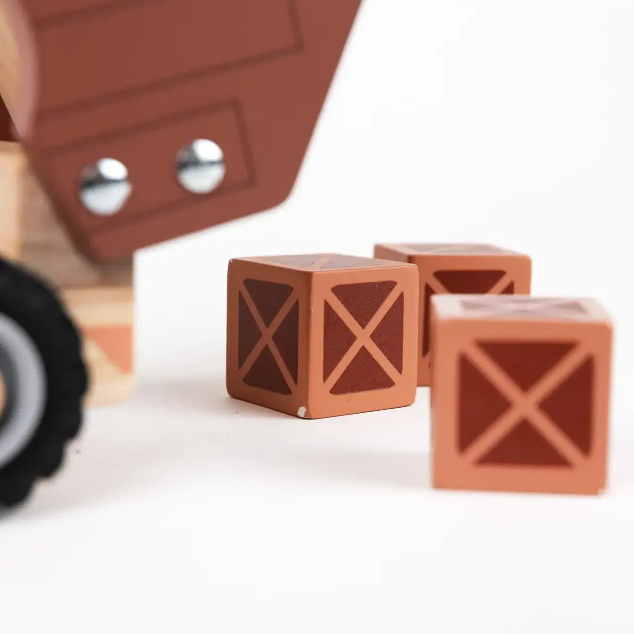 Robuster_Holz_LKW_mit_3_Containern_und_Vollgummiraedern_EGMONT_TOYS_Sonstiges_Holzspielzeug_5420023042170_136716899_4_1 - kunstundspiel 