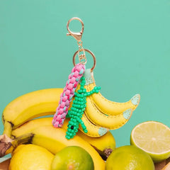 Bunte Bananen-Schlüsselanhänger mit Perlenkrokodil, ideal als nachhaltiges Geschenk für Kinder