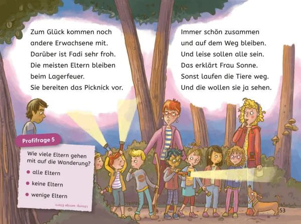 Kinder mit Taschenlampen im Wald, Lesebuchseite mit Quizfrage zu Eltern auf Wanderung