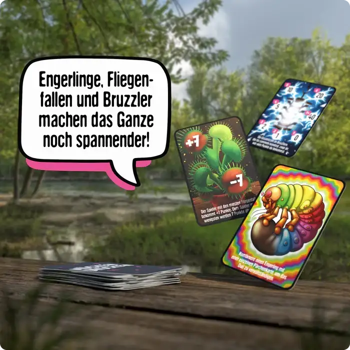 Bunte Spielkarten mit Insektenmotiven auf Holztisch im Freien – spannendes Kartenspiel für Kinder & Familien