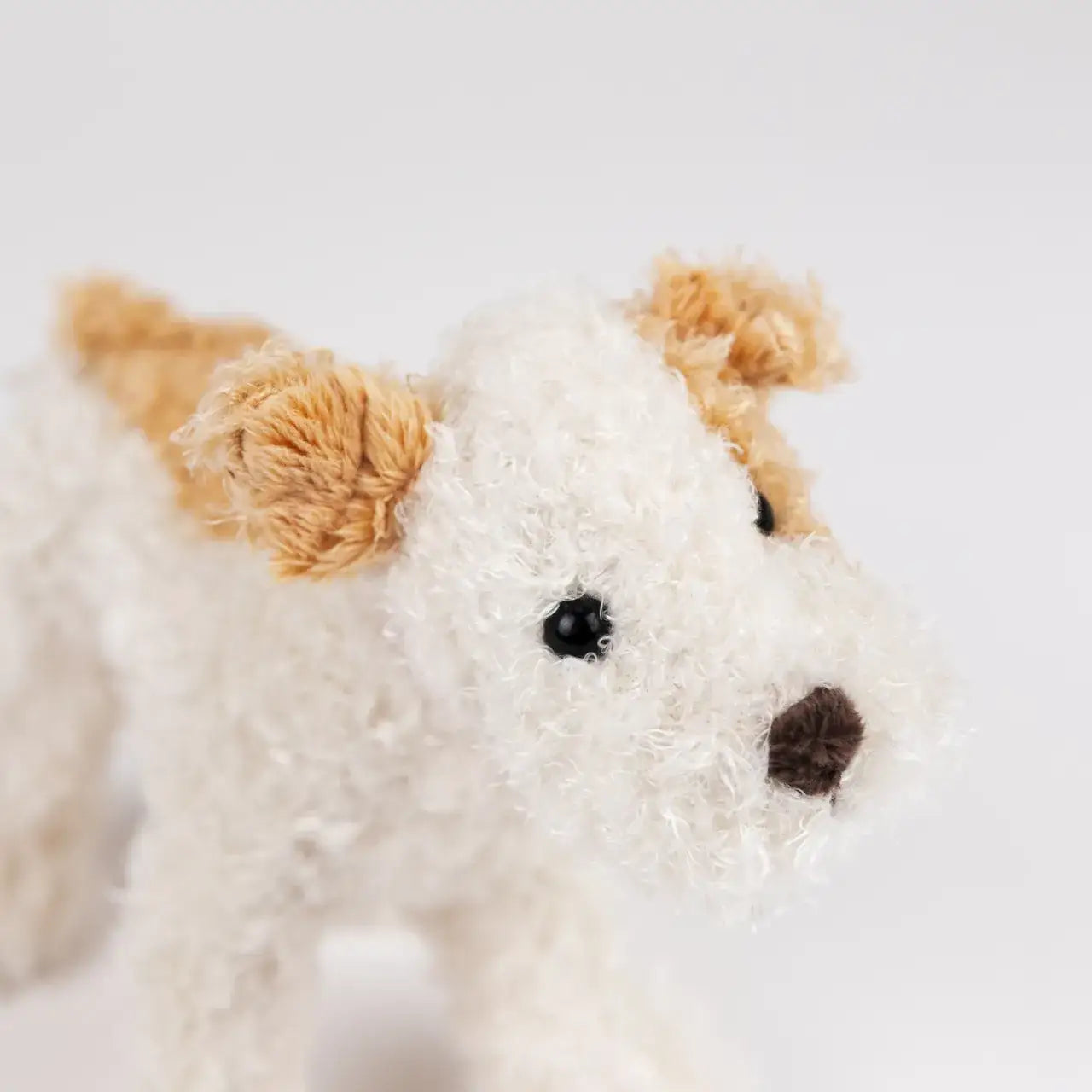pluschtier-hund-eliot-15-cm-kunstundspiel-2 - kunstundspiel 