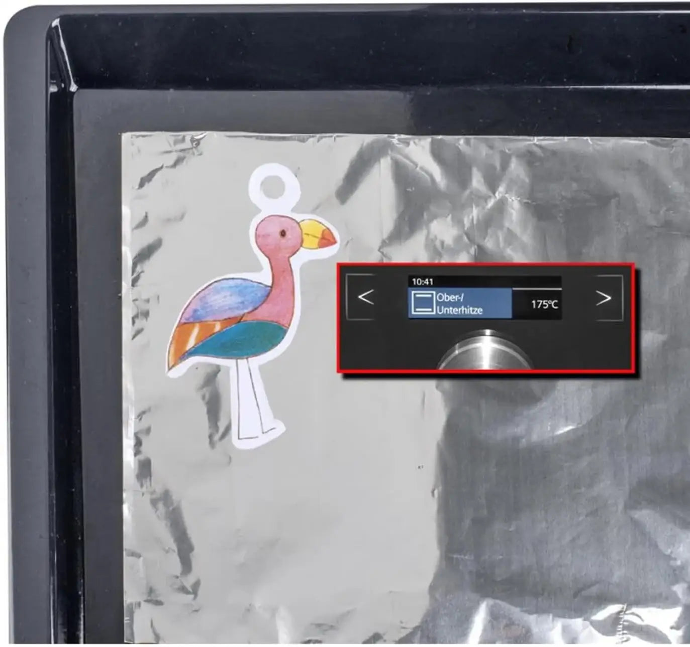 Bastelvogel aus Papier auf Backblech mit Folie, Ofen auf 175°C eingestellt für kreatives Basteln