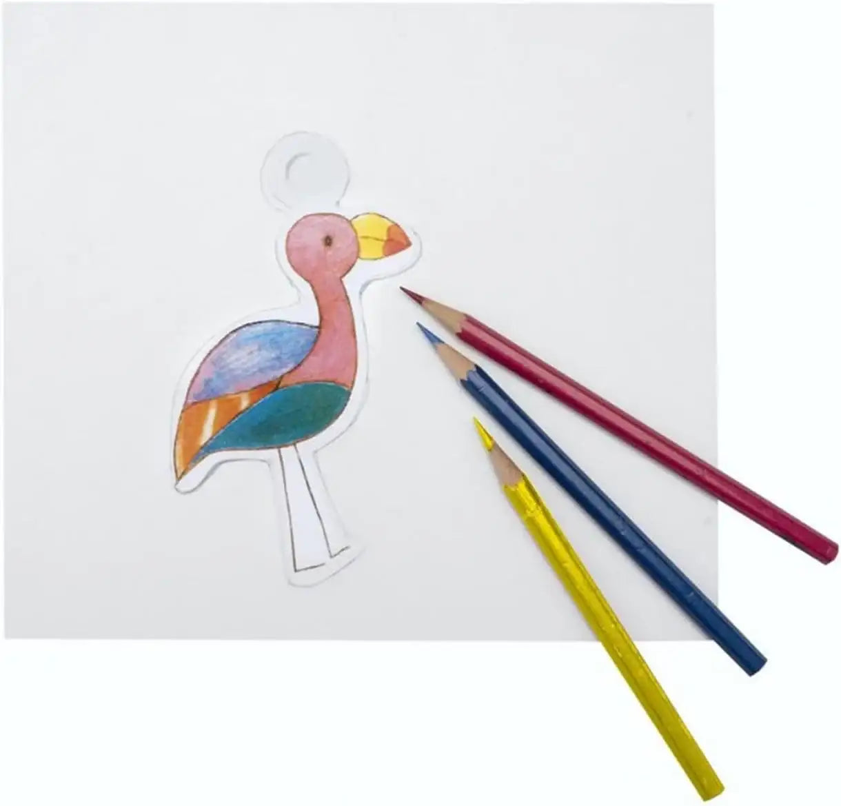 Bunter Papagei aus Bastelset mit Buntstiften, ideal für kreatives Kinderspielzeug und Malaktivitäten