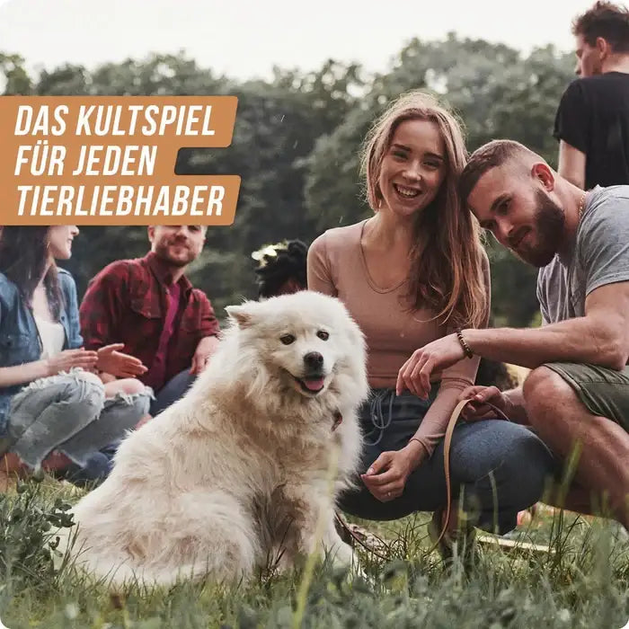 Glückliche Gruppe mit flauschigem Hund im Freien – perfektes Spielzeug für Tierliebhaber