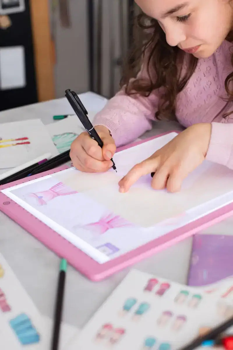 styling-workshop-mit-beleuchtetem-tablet-bastelset-kunstundspiel-5 - kunstundspiel 
